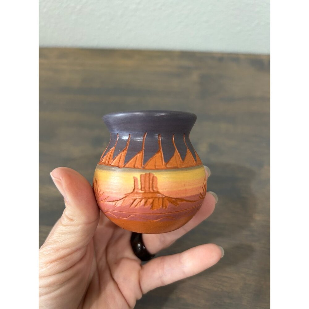 Red Earth Pottery Small Vase Signed Etched Native American Made 2.5" - Picture 2 of 8